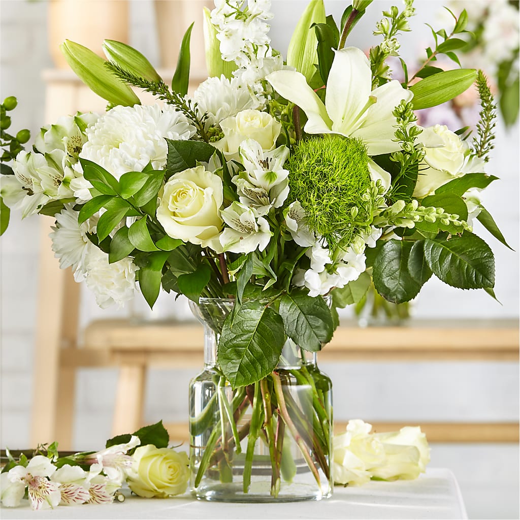Classic Ivory – A Florist Original – Facet Flowers, Austin TX