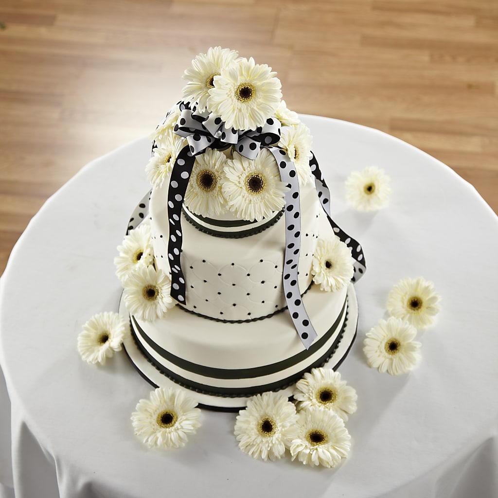 Simple Sophistication Cake Décor – Facet Flowers, Austin TX