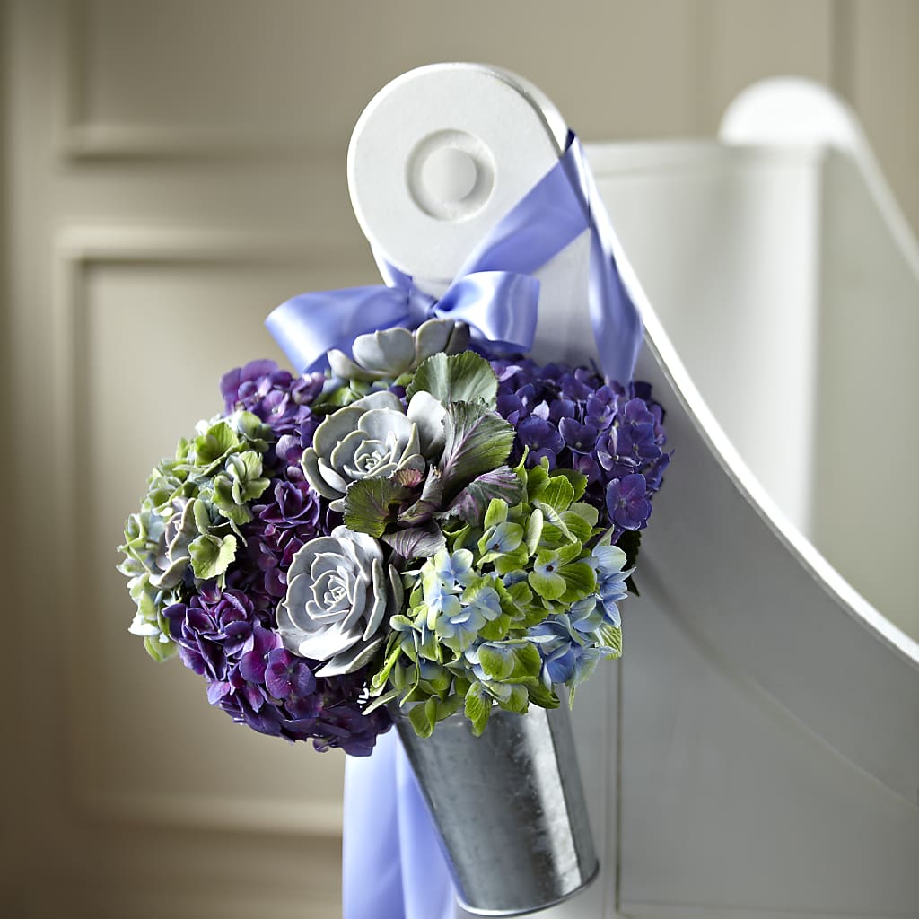 Declaration Pew Décor – Facet Flowers, Austin TX