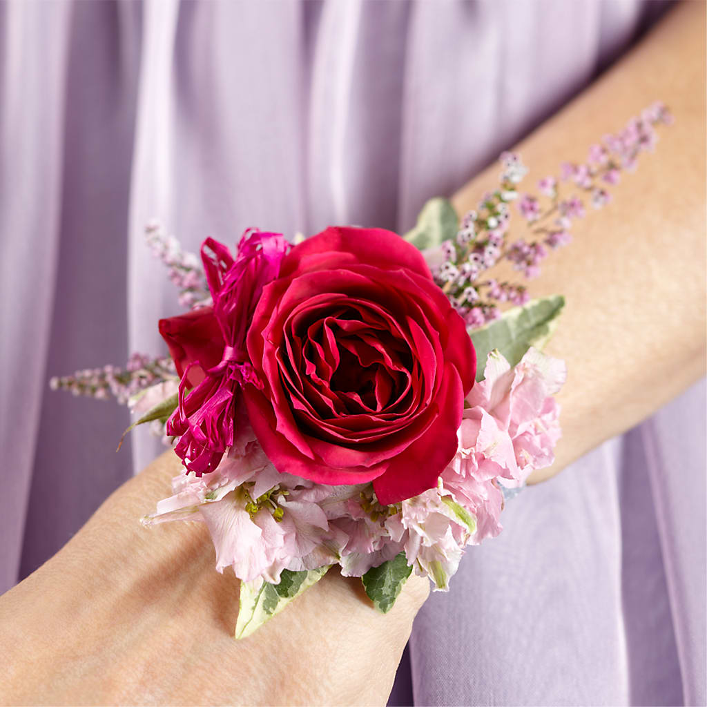 Rose Charm Corsage – Facet Flowers, Austin TX