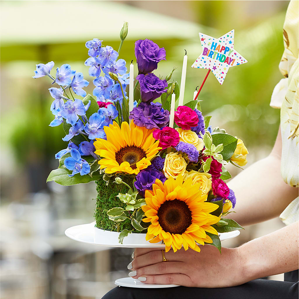 Star of the Day Floral Cake –  Facet Flowers, Austin TX